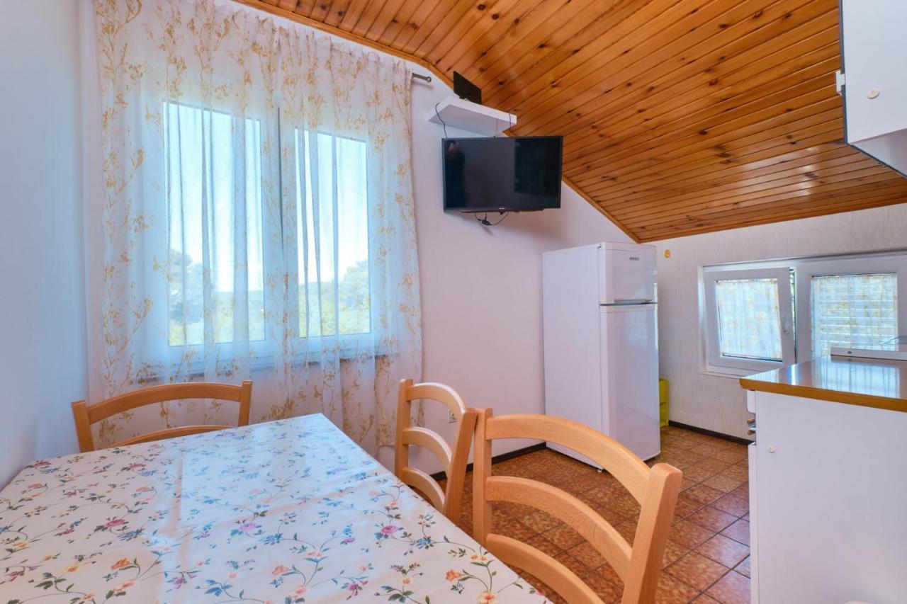 Apartments Blanka Nerezine Bagian luar foto