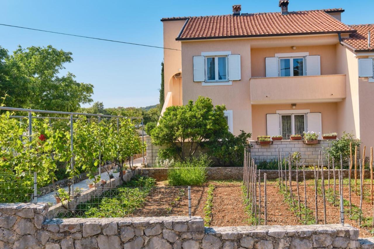 Apartments Blanka Nerezine Bagian luar foto