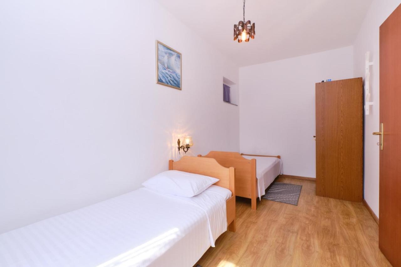 Apartments Blanka Nerezine Bagian luar foto