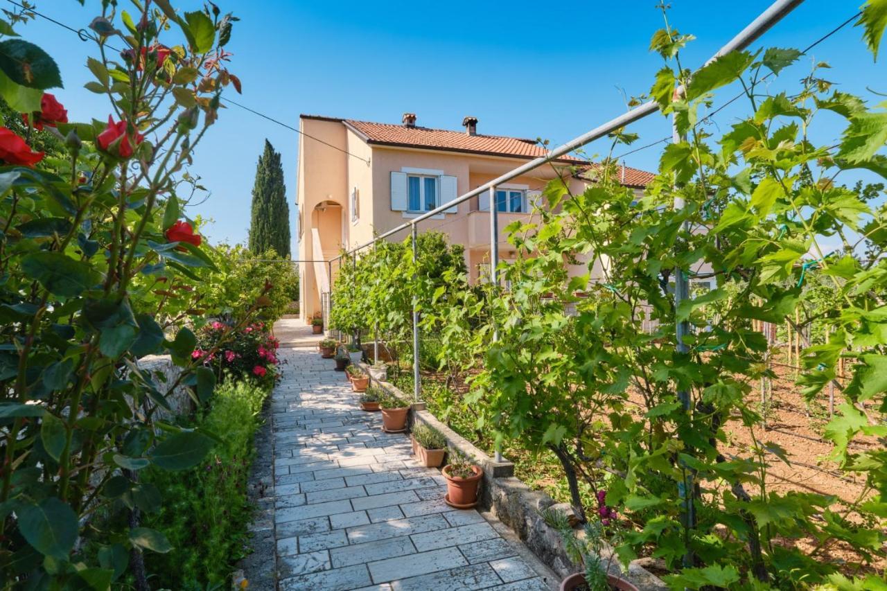 Apartments Blanka Nerezine Bagian luar foto
