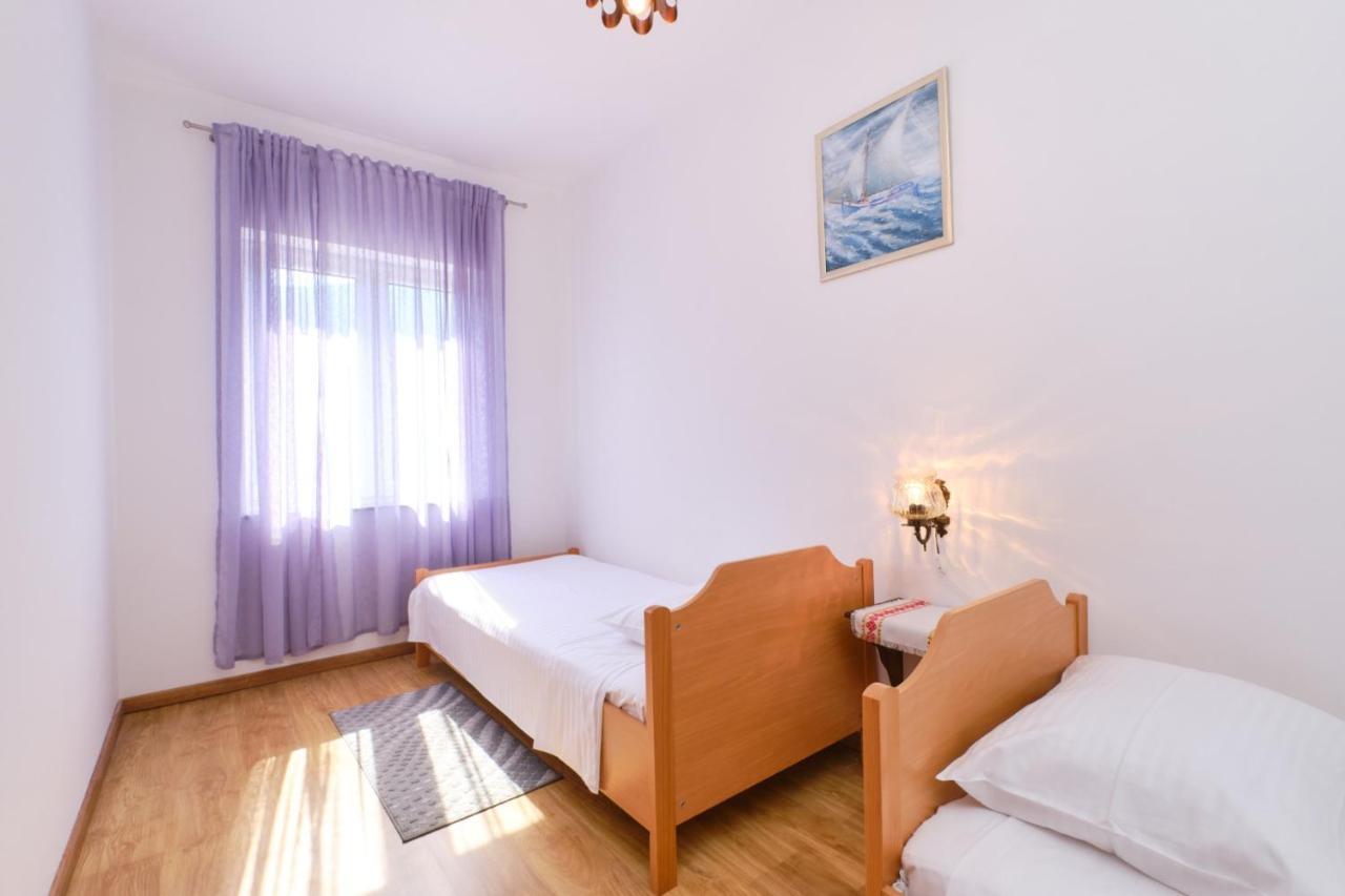Apartments Blanka Nerezine Bagian luar foto